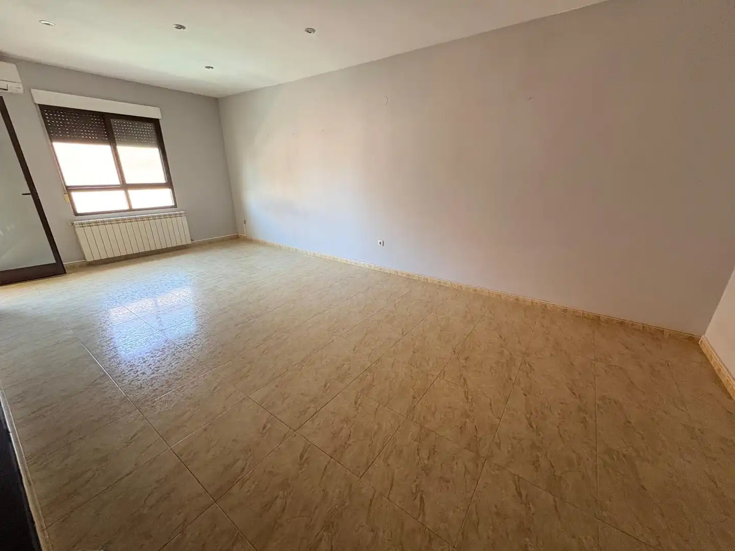 Habitación de Piso en venta en Almansa con Aire acondicionado, Calefacción y Jardín privado