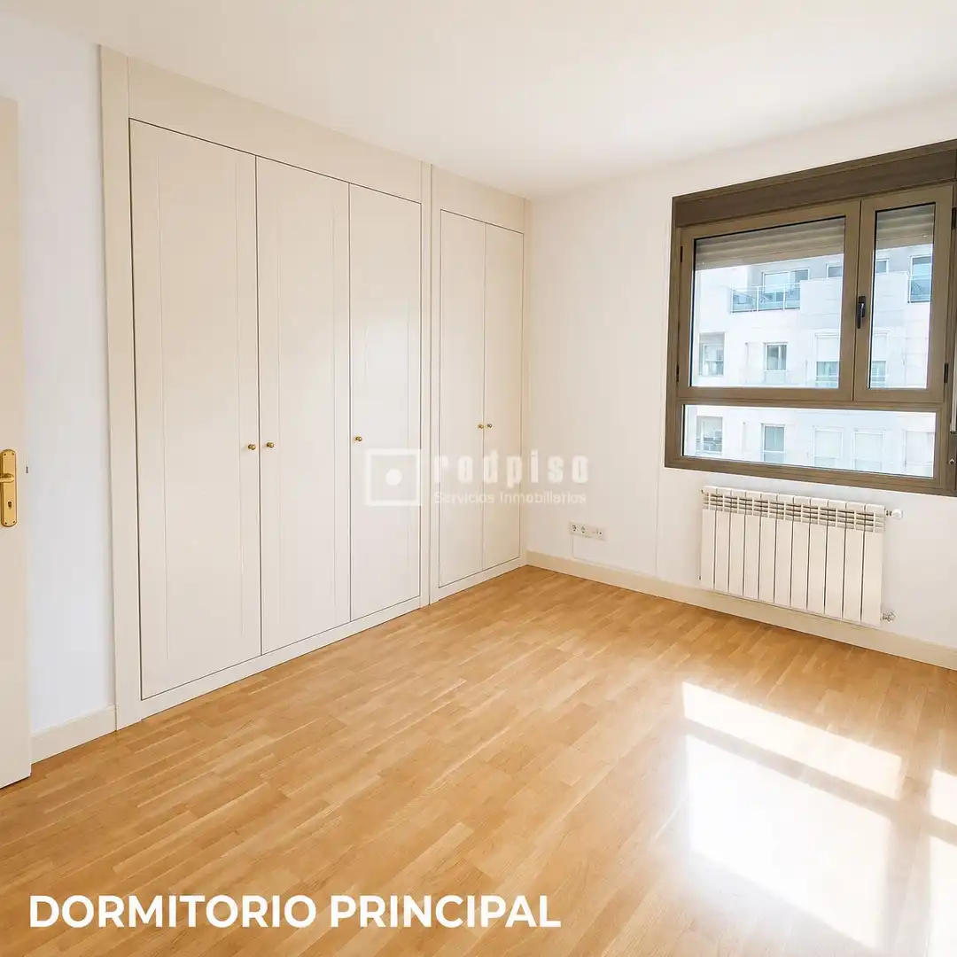 Dormitori de Pis de lloguer en Madrid amb Aire condicionat, Calefacció i Jardí privat