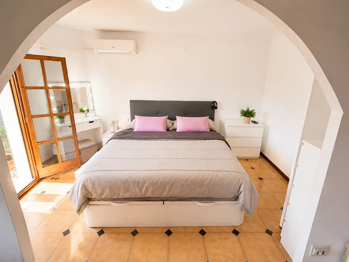 Bedroom of Duplexes for sale in Santa Coloma de Gramenet  with Air Conditioner, Heating and Parquet flooring