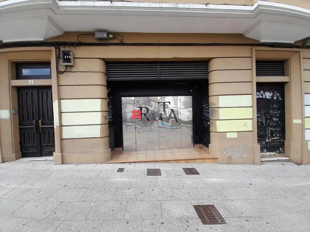 Local comercial de lloguer a Rúa De Curros Enríquez