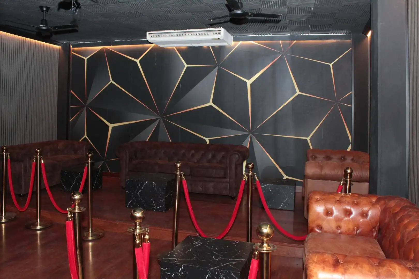 Commercial properties for rent in Calle Betis, Triana Casco Antiguo