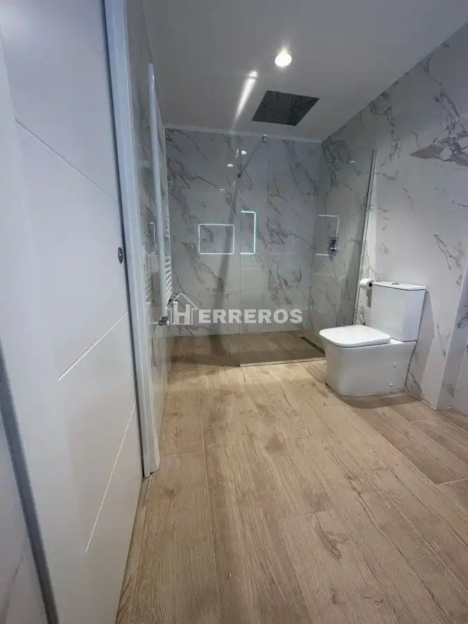 Bany de Apartament en venda en  Logroño amb Calefacció, Parquet i Moblat