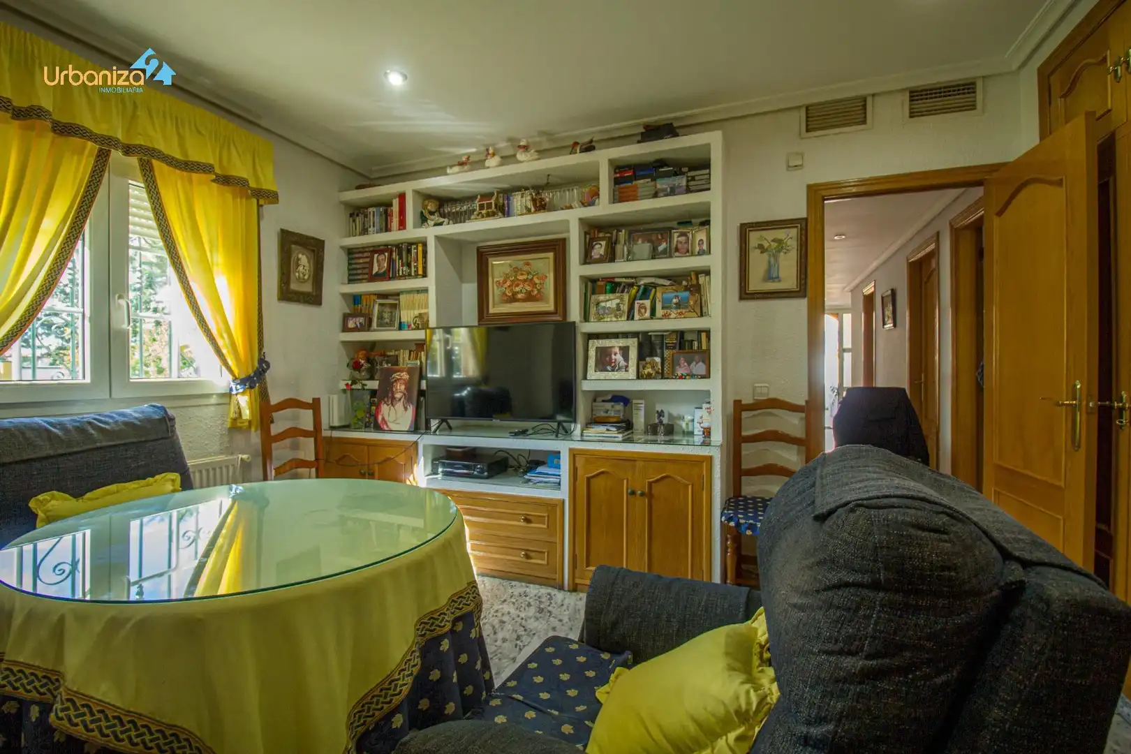 Sala d'estar de Casa o xalet en venda en Badajoz amb Aire condicionat, Jardí privat i Terrassa