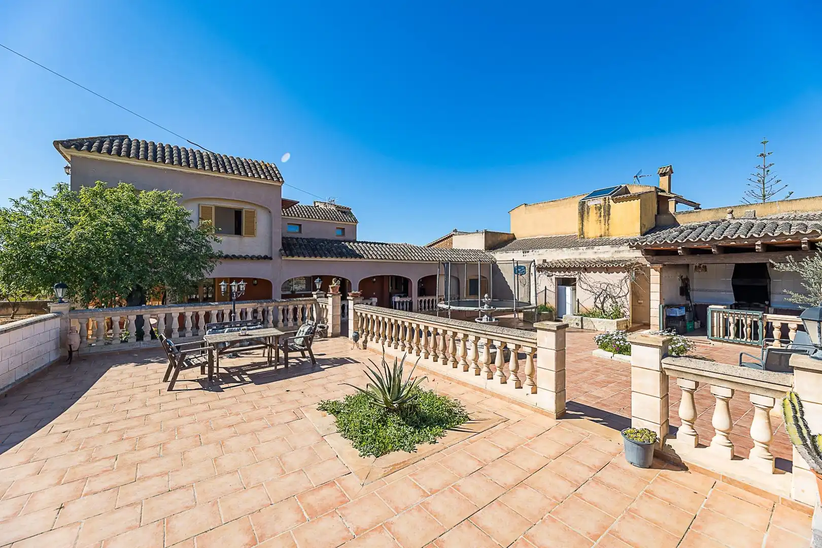 Terrasse von Country house zum Verkauf in  Palma de Mallorca mit Klimaanlage, Heizung und Privatgarten