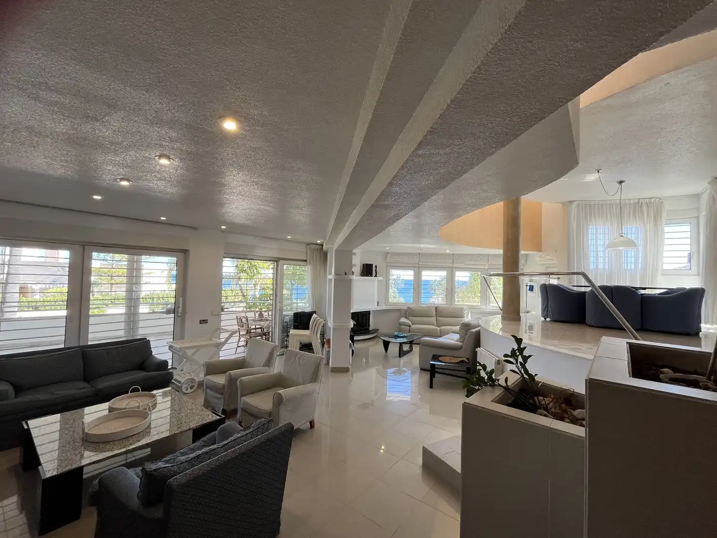 Sala d'estar de Casa o xalet en venda en Orihuela amb Jardí privat, Terrassa i Piscina