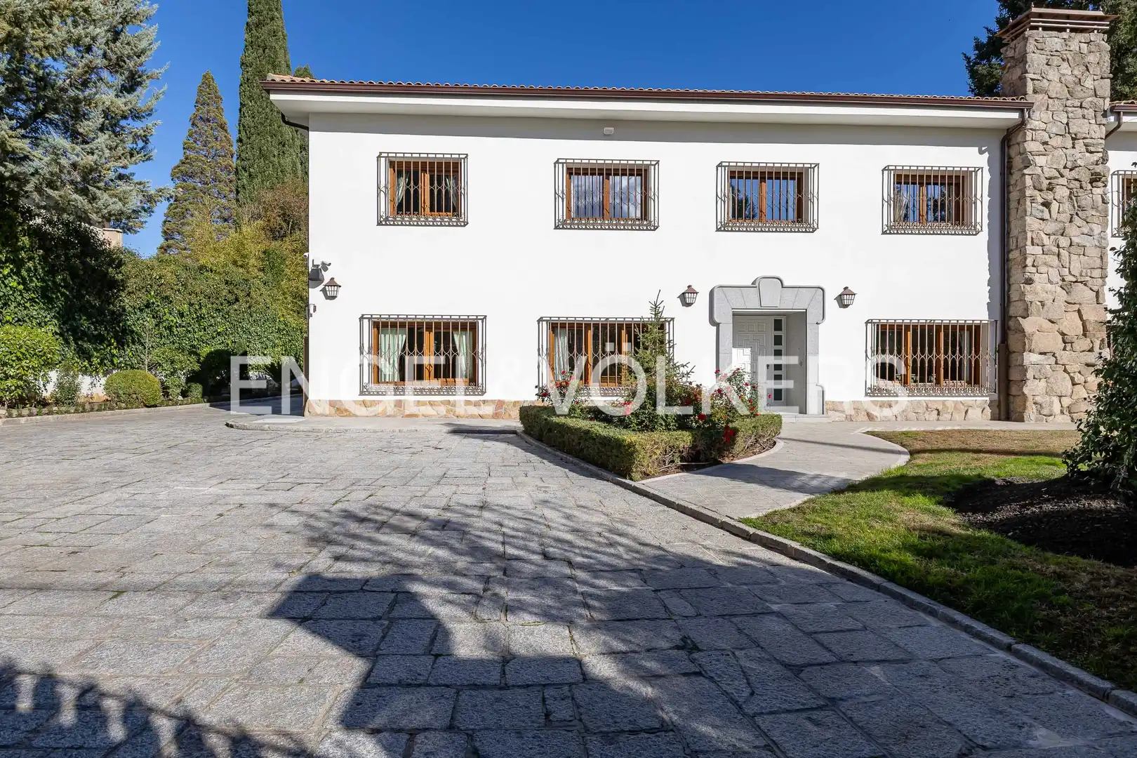 Vista exterior de Casa o xalet de lloguer en  Madrid Capital amb Aire condicionat, Calefacció i Jardí privat