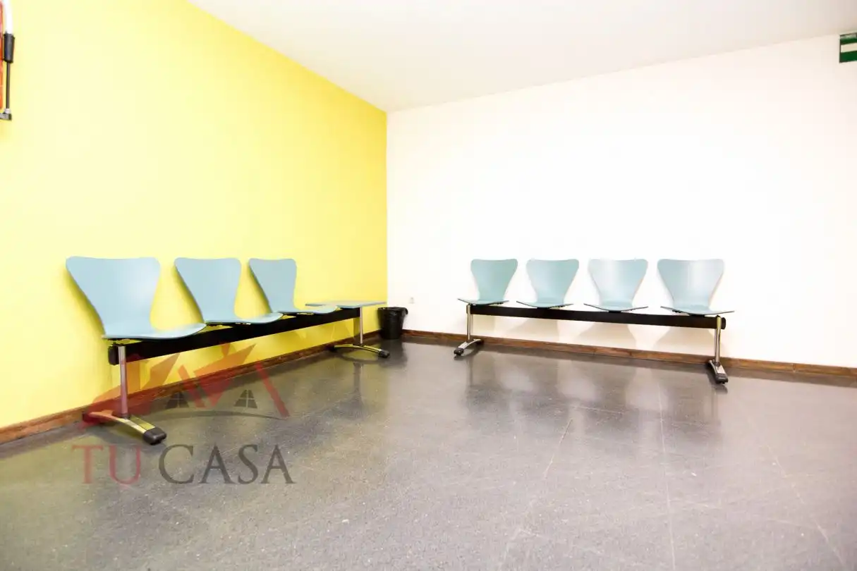 Office for rent in Toledo  with Air Conditioner and Heating