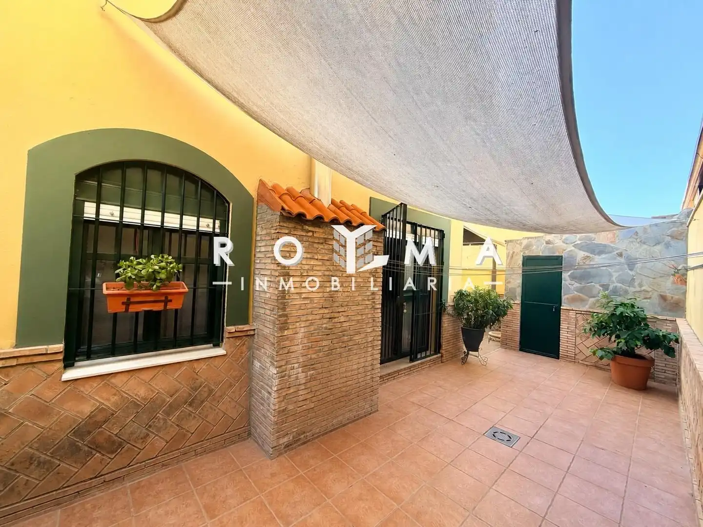 Vista exterior de Casa adosada en venta en Montequinto con Aire acondicionado, Jardín privado y Trastero