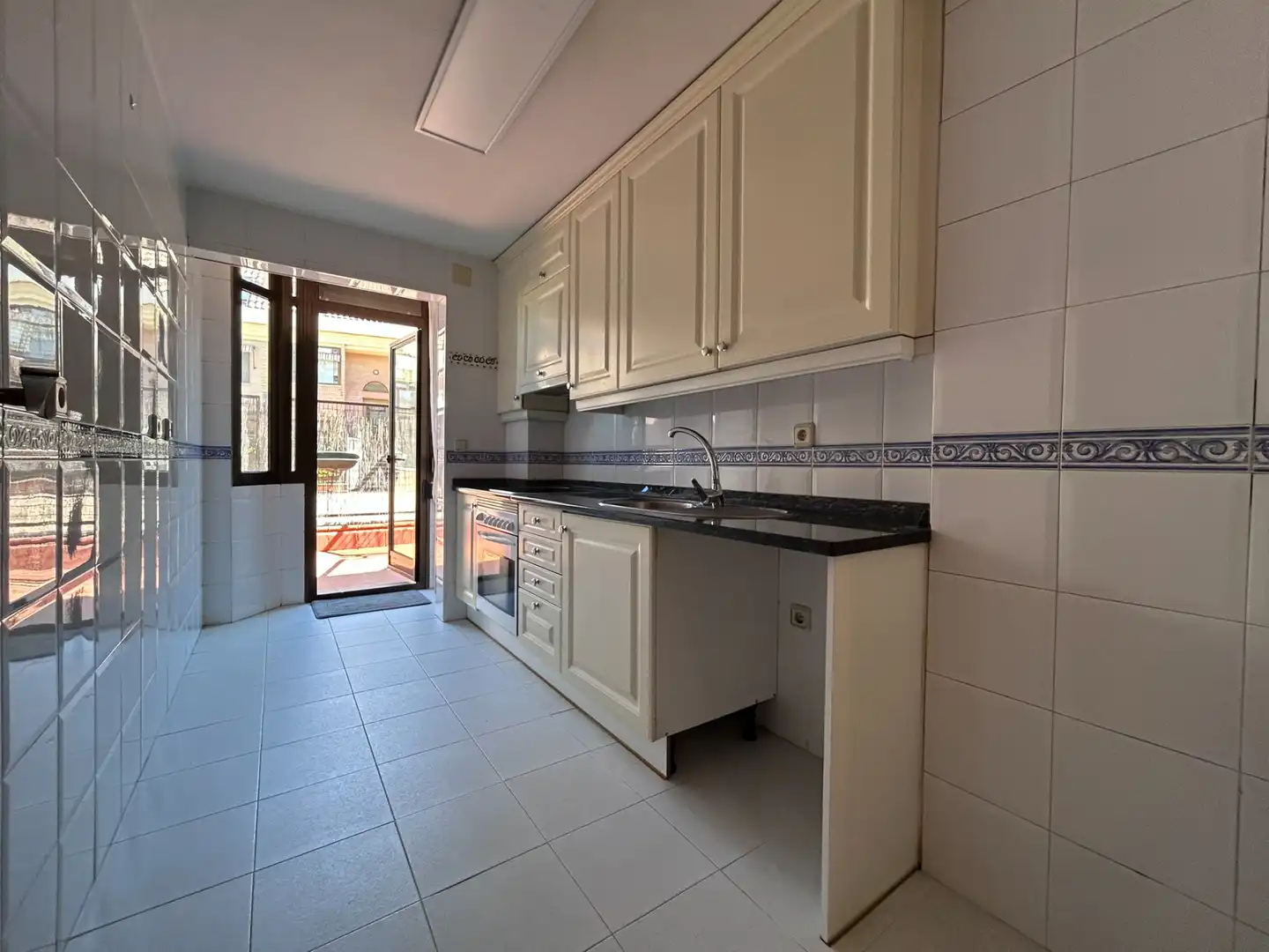 Küche von Wohnung zum Verkauf in Pozuelo de Alarcón mit Heizung, Parkett und Gemeinschaftspool