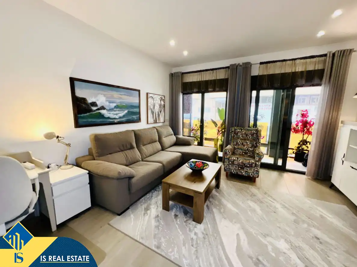 Apartment with pool for sale in Playa del Cura