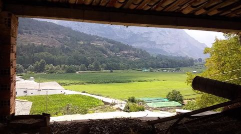 CASA A PIE DE CARRETE CON VARIAS PLANTAS A REFORMAR, EXCELENTES VISTAS , ESTÁ SITUADA A PIE DE CARRETERA PRINCIPAL. PARA MAS INFOR