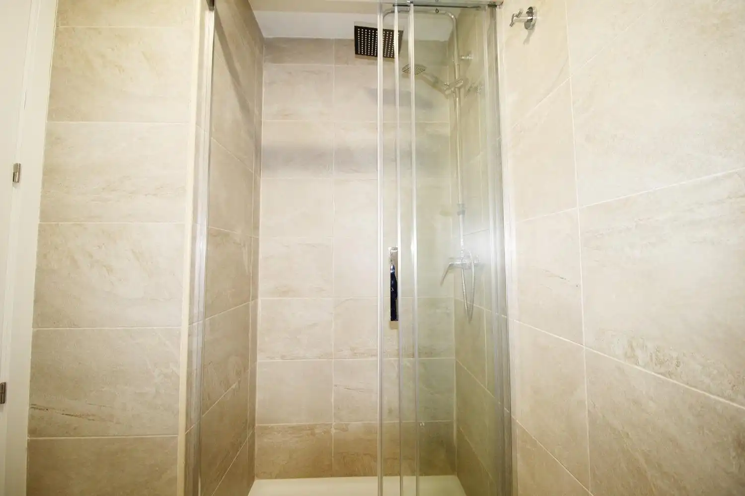 Badezimmer von Wohnungen zum Verkauf in Oropesa del Mar / Orpesa mit Klimaanlage, Privatgarten und Terrasse