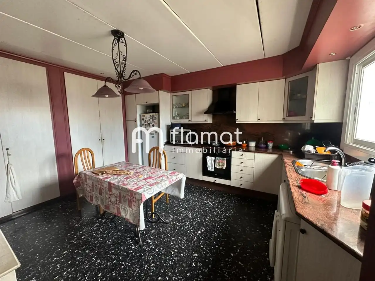 Cocina de Edificio en venta en Santa Coloma de Gramenet