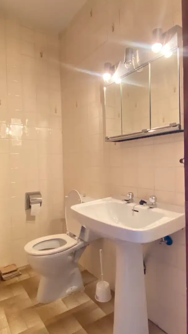 Badezimmer von Wohnung zum Verkauf in Navaconcejo mit Terrasse, Möbliert und Waschmaschine