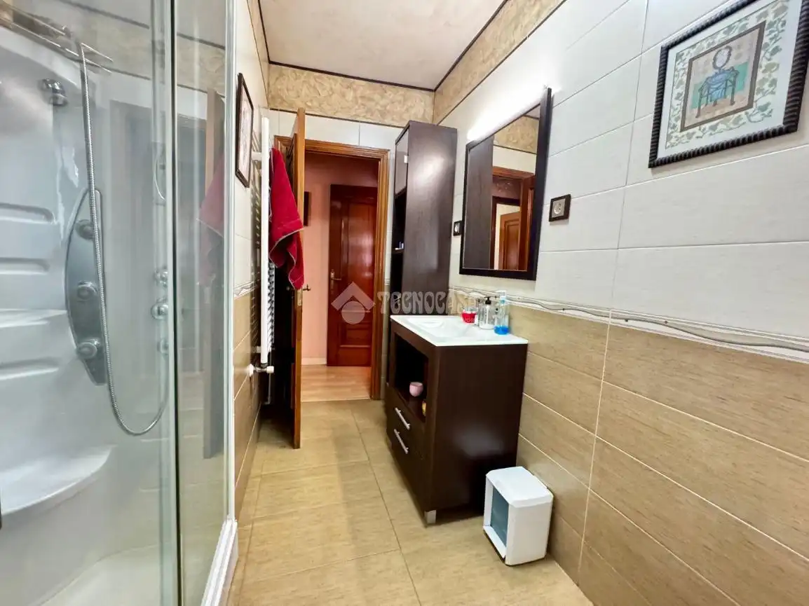 Baño de Casa adosada en venta en Pedrezuela con Aire acondicionado, Calefacción y Jardín privado
