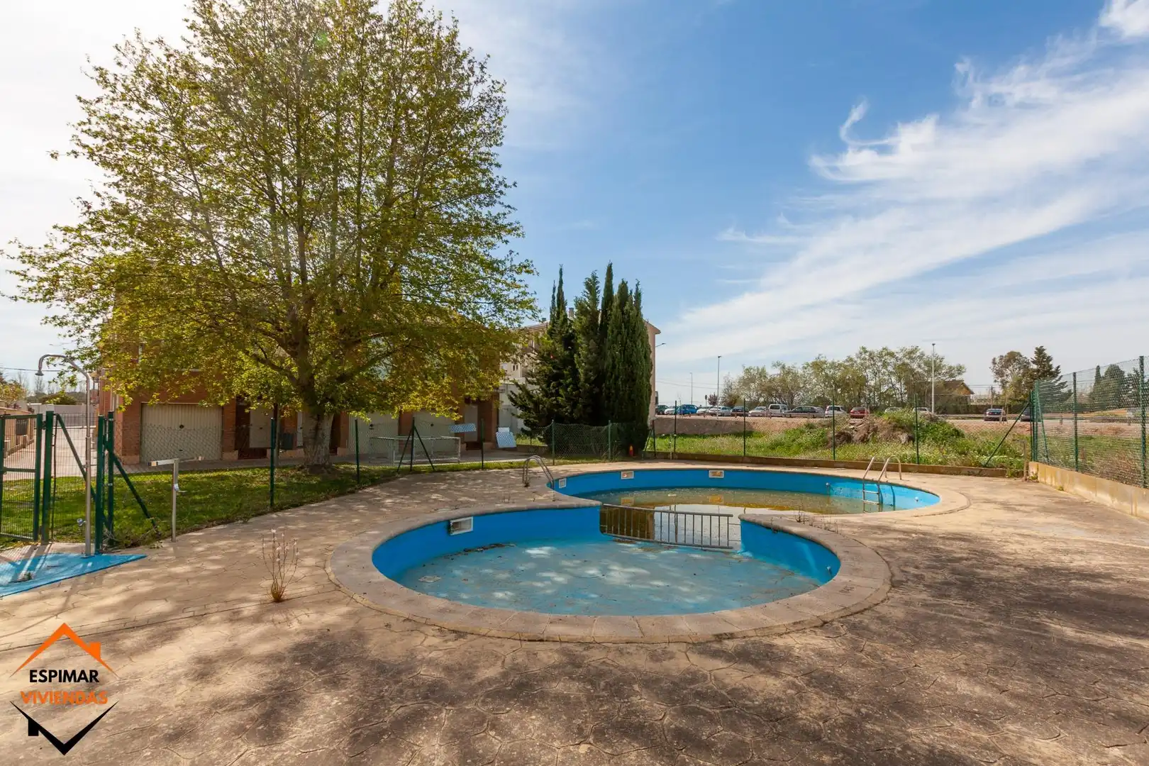 Piscina de Casa adosada en venda en Pedrola amb Aire condicionat, Calefacció i Jardí privat