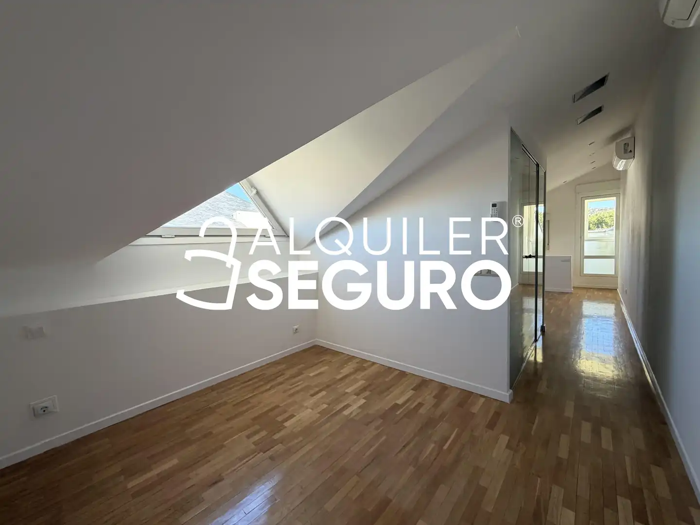 Bedroom of Attic for rent in Torrelodones  with Air Conditioner, Heating and Terrace