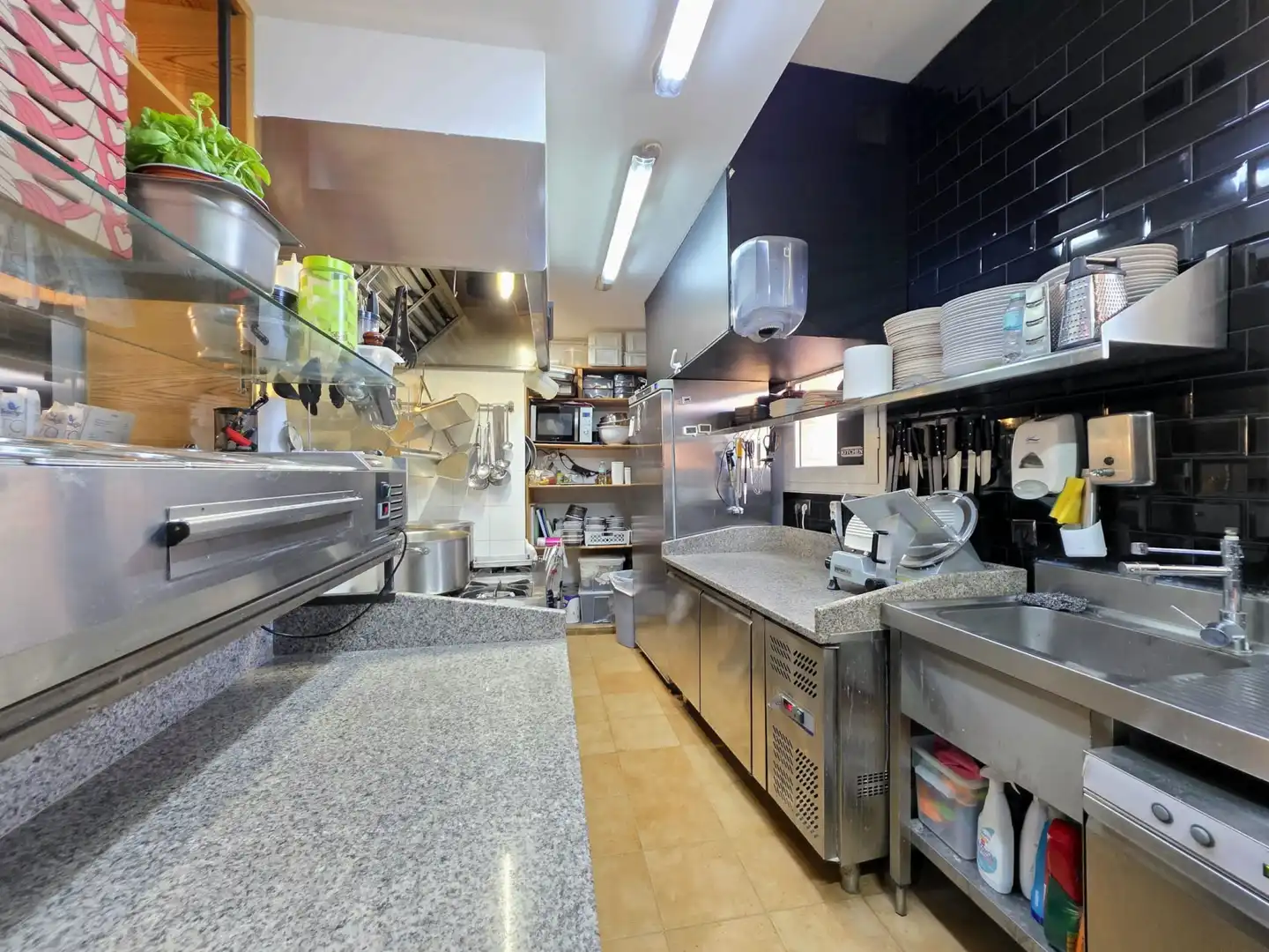 Kitchen of Commercial properties for rent in Sant Martí