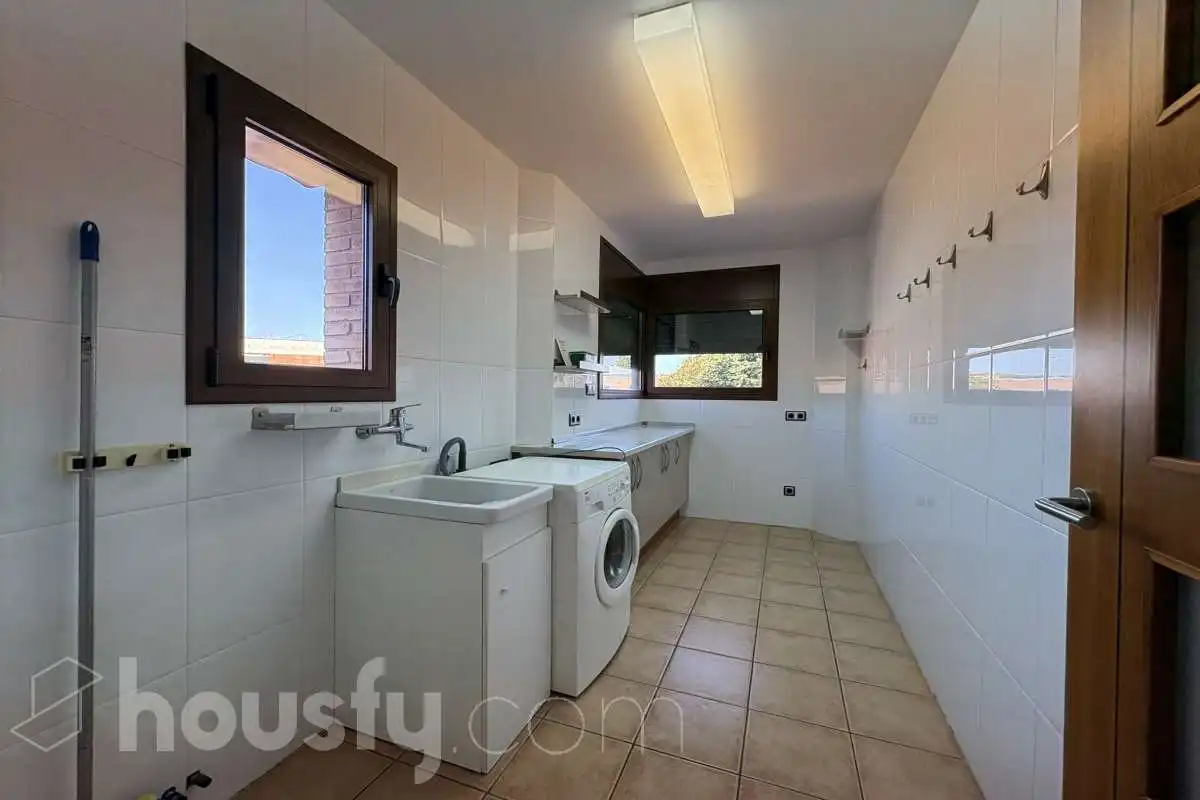 Cocina de Casa o chalet en venta en Sant Julià de Ramis con Calefacción, Jardín privado y Terraza