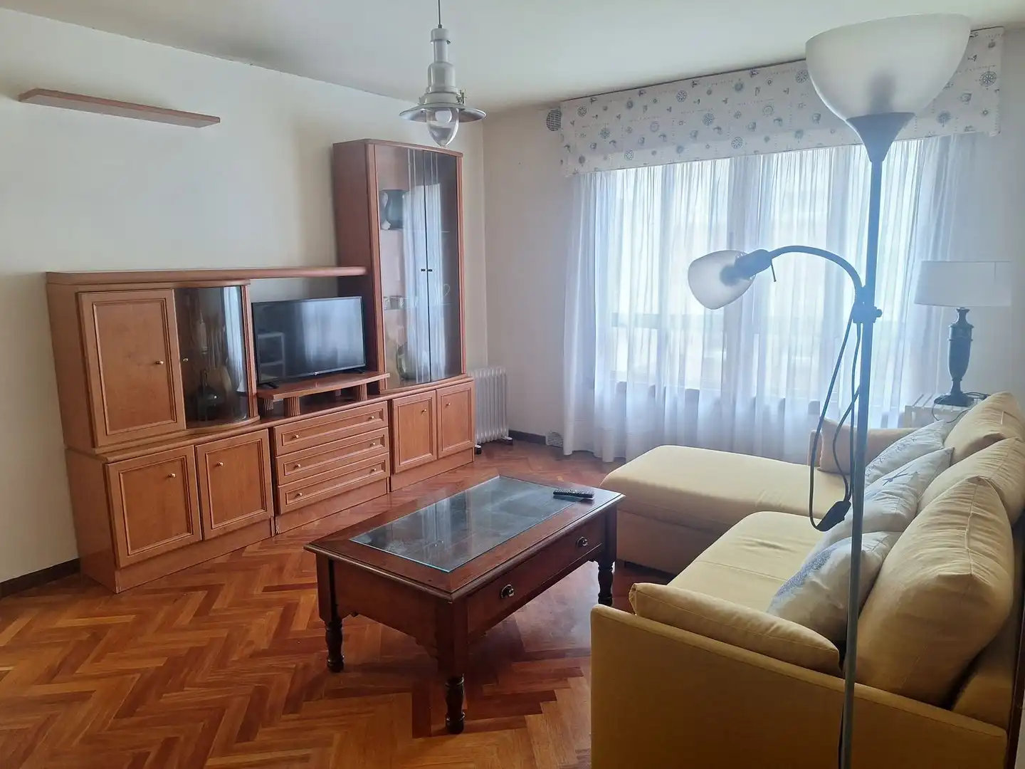 Sala de estar de Piso de alquiler en A Coruña Capital  con Trastero