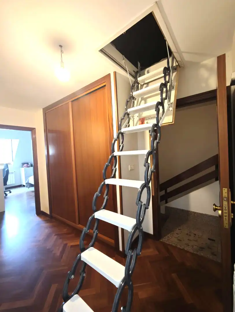 Casa adosada en venda en Culleredo amb Moblat, Forn i Rentadora
