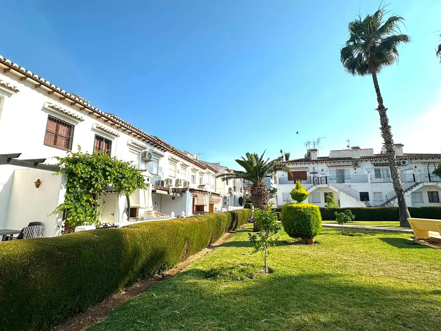 Bungalow amb piscina en venda a Calle Sanabria