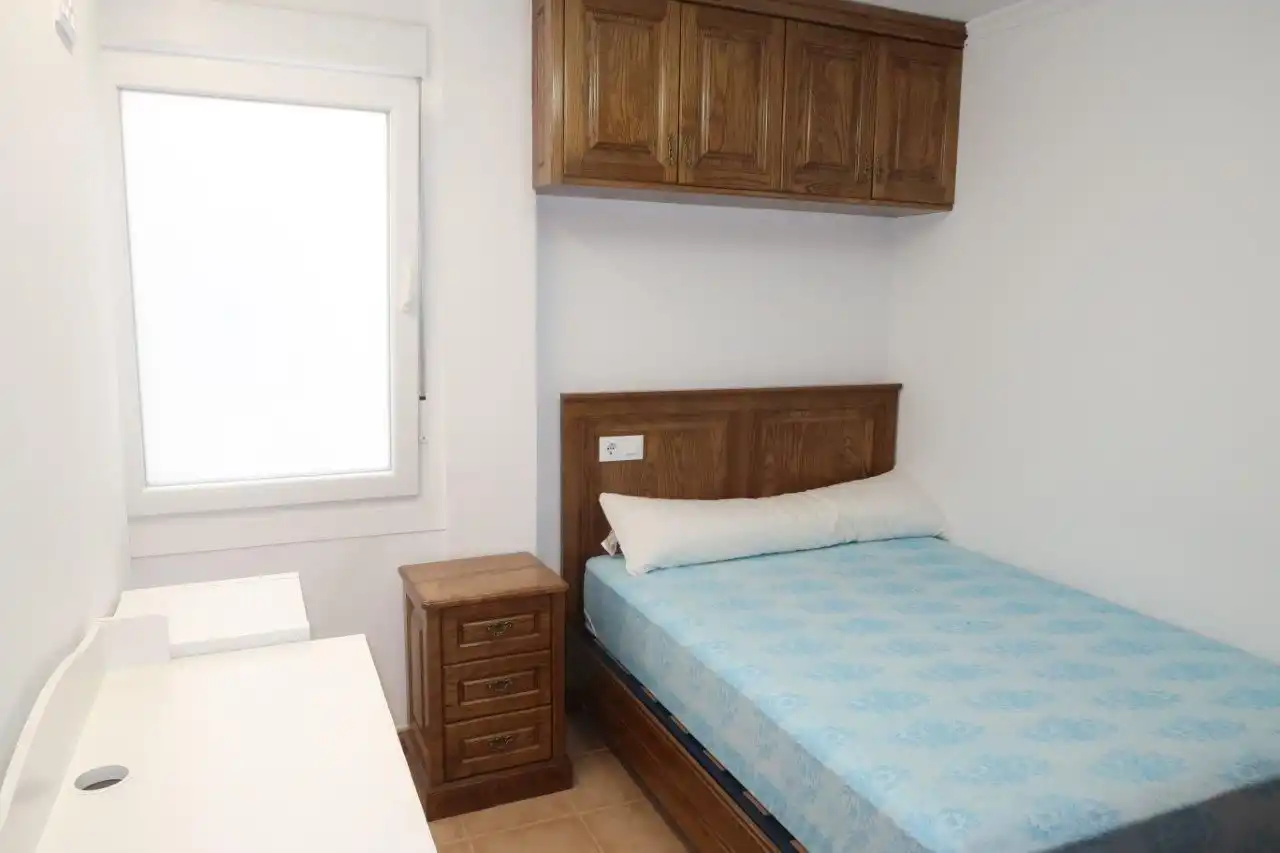 Schlafzimmer von Wohnung zur Miete in A Coruña Capital  mit Heizung und Möbliert
