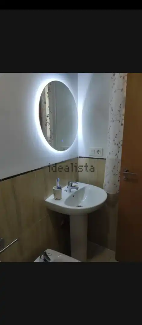 Badezimmer von Wohnung zur Miete in Sanlúcar la Mayor mit Klimaanlage, Abstellraum und Möbliert