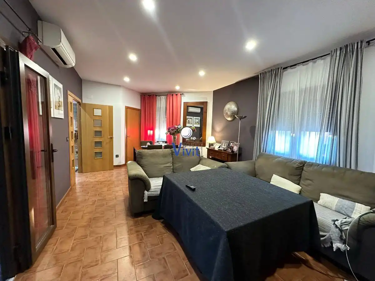 Sala d'estar de Casa o xalet en venda en Alcalá de Guadaira amb Aire condicionat, Jardí privat i Terrassa