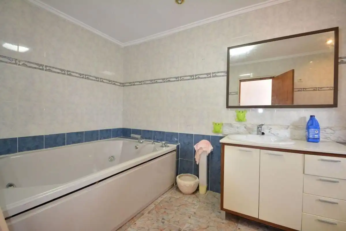Bany de Casa o xalet en venda en Zona Carrefour - Urbanizaciones