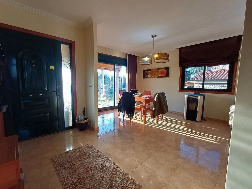 Menjador de Casa o xalet en venda en Ponteareas amb Calefacció, Jardí privat i Terrassa