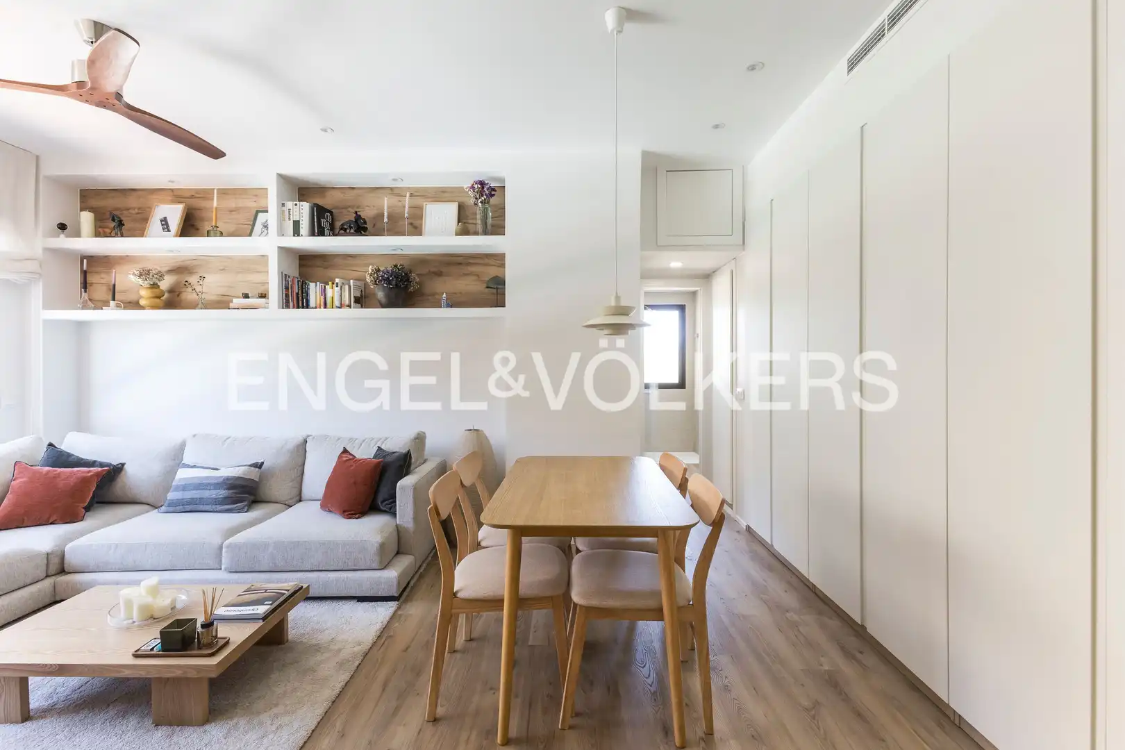 Living room of Flat for sale in Madrid  with Air Conditioner, Heating and Swimming Pool