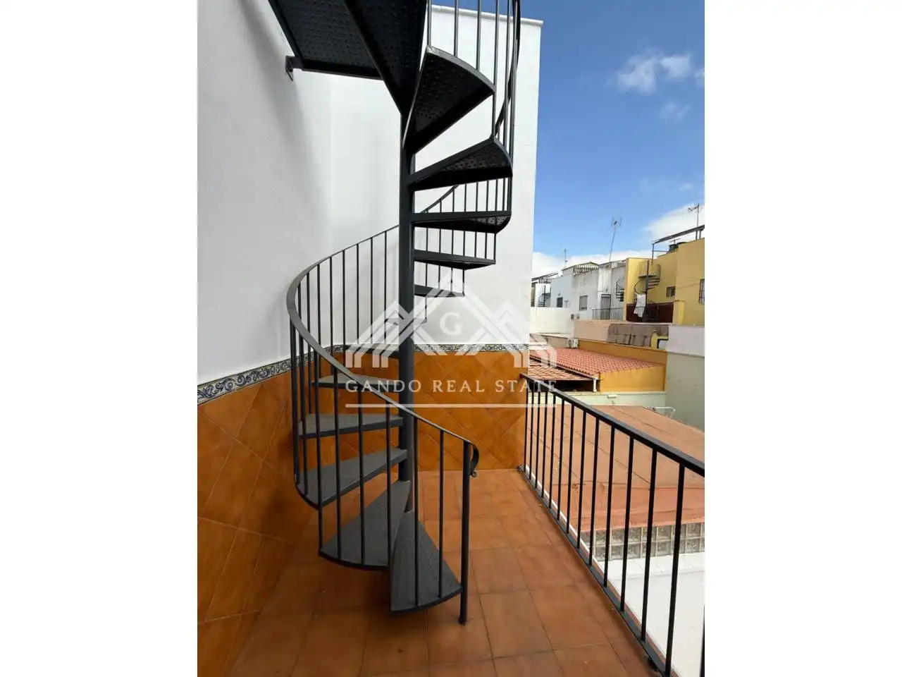 Vista exterior de Casa o chalet de alquiler en Dos Hermanas con Aire acondicionado, Terraza y Piscina comunitaria