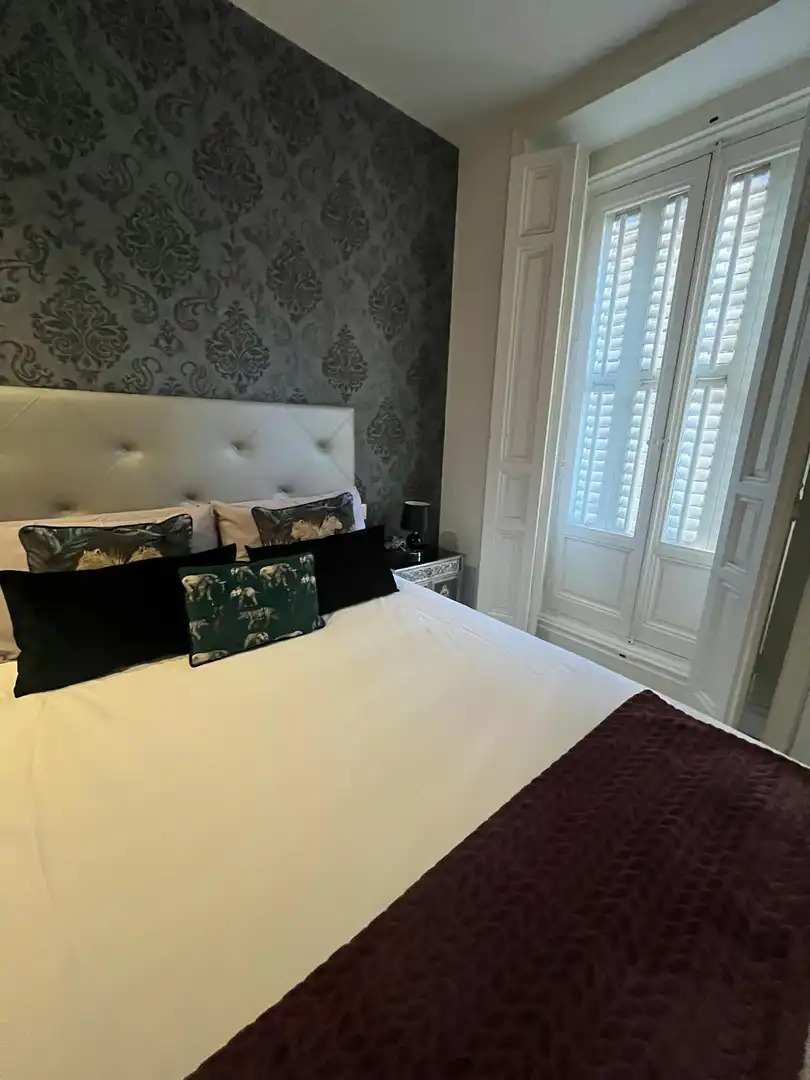 Bedroom of Flat for rent in Madrid  with Air Conditioner, Heating and Private garden