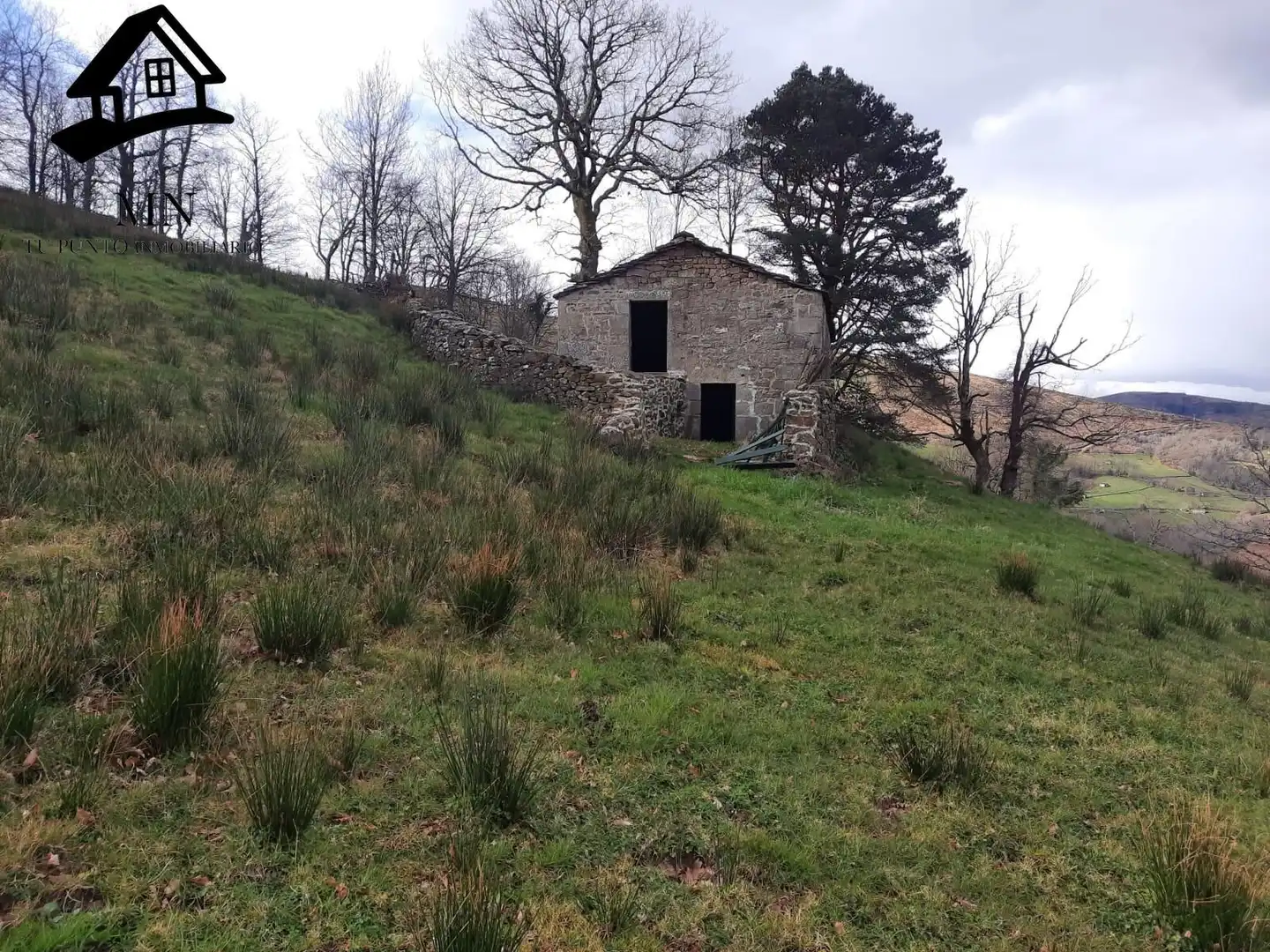 Finca rústica en venda en San Pedro del Romeral amb Jardí privat