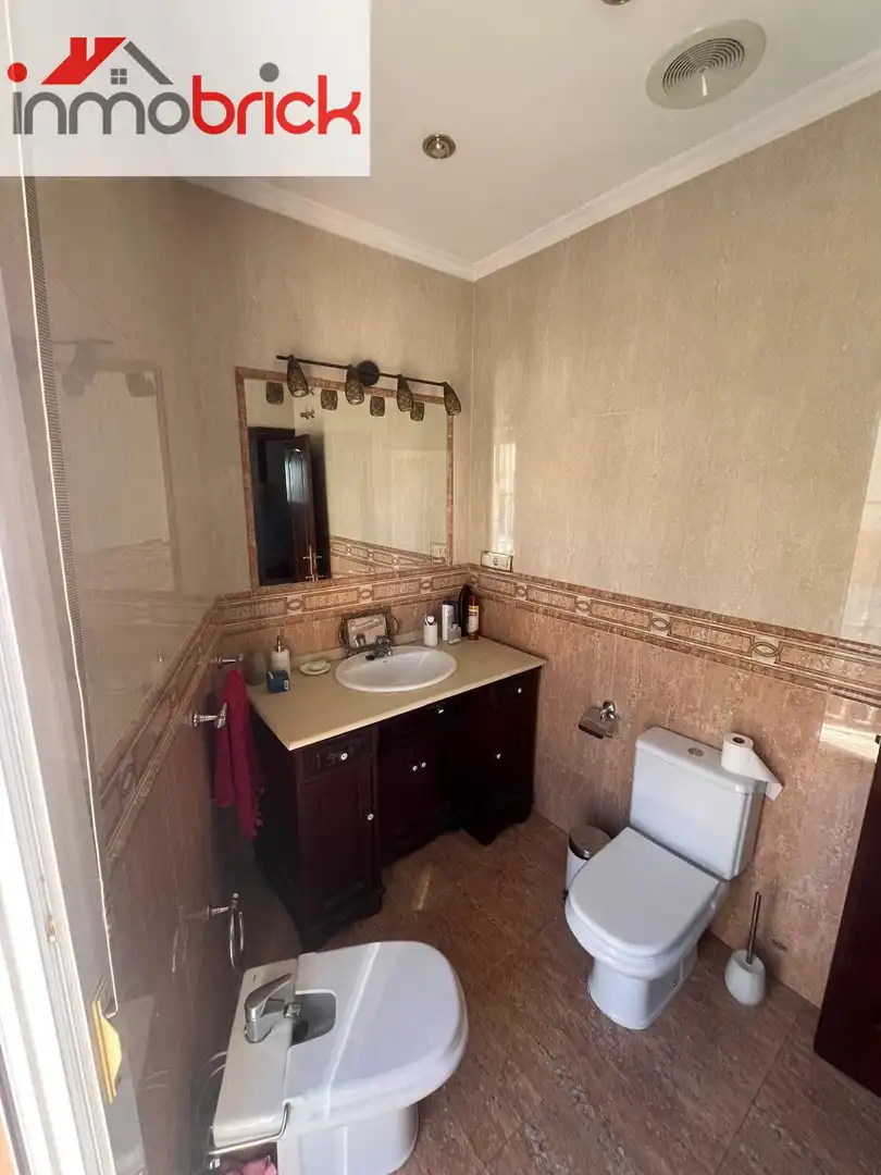 Baño de Casa o chalet en venta en Lucena con Calefacción, Terraza y Piscina
