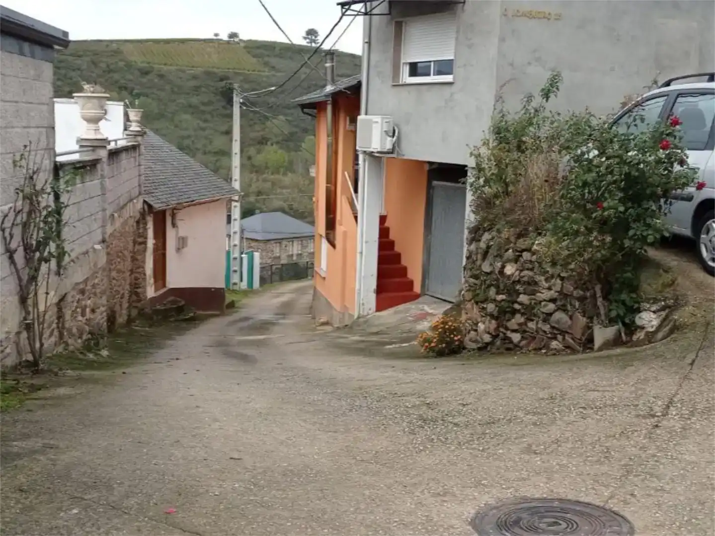 Aparcament de Casa adosada en venda en Petín amb Moblat