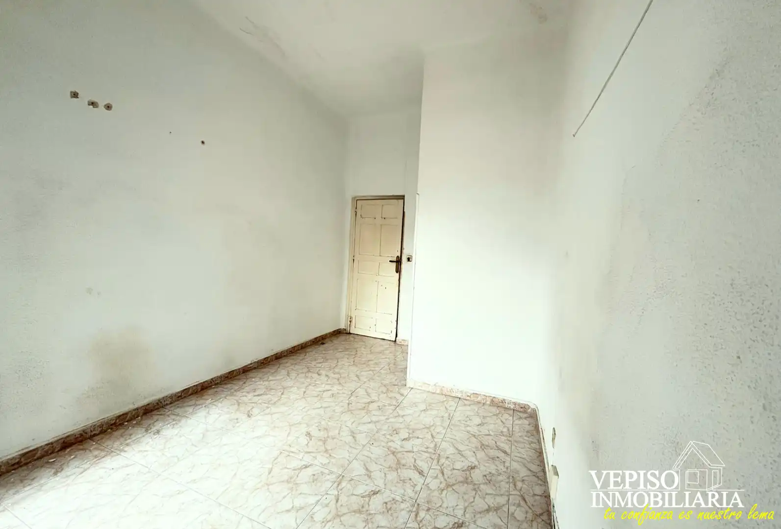 Habitación de Piso en venta en Madrid con Balcón y Alarma