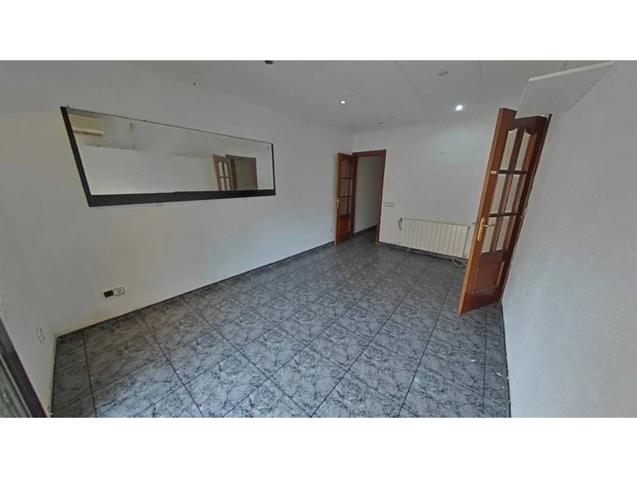 Flat for sale in Badalona  with Air Conditioner, Heating and Balcony