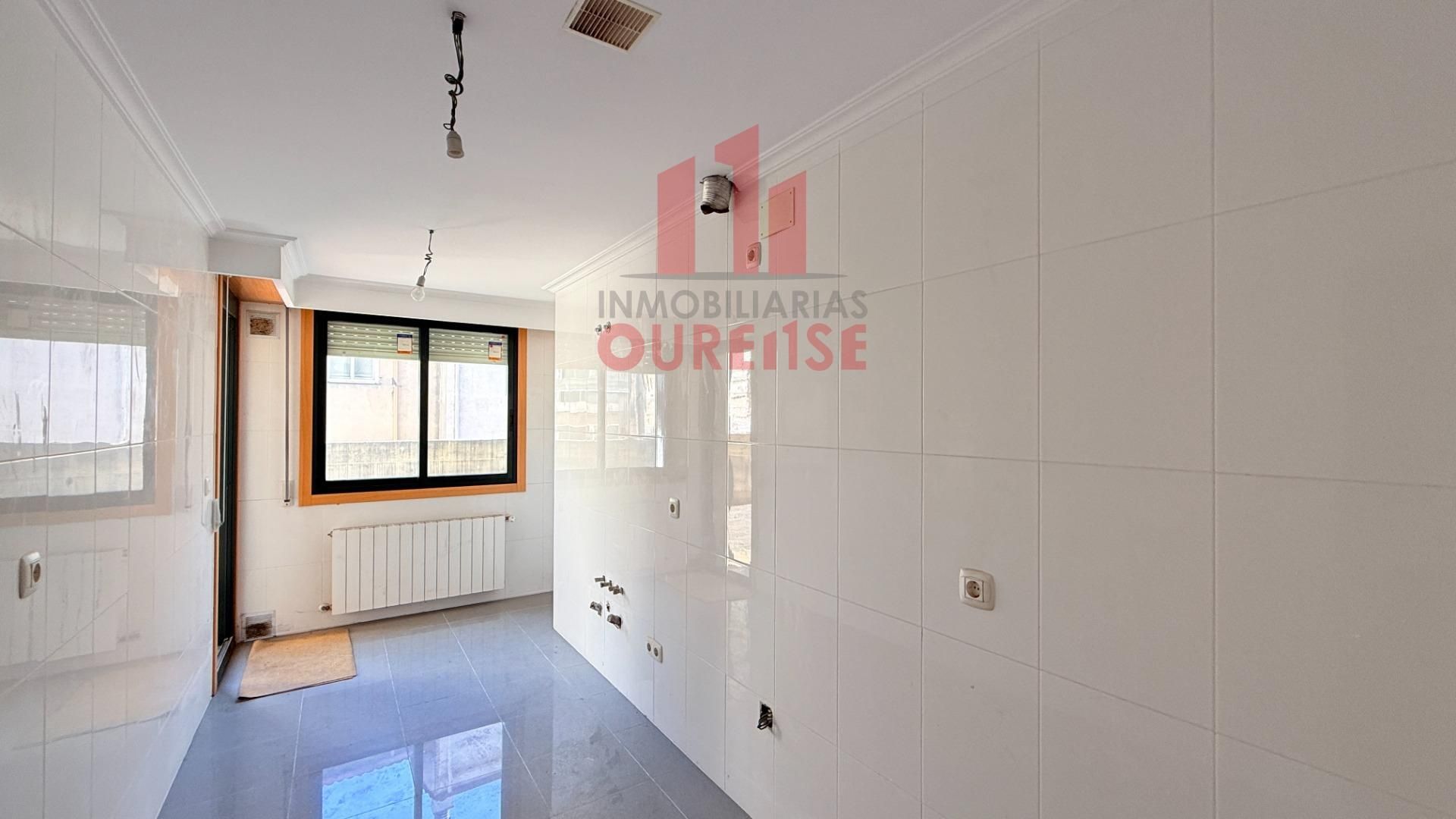 Piso en venta en Ourense Capital  con Calefacción, Terraza y Trastero