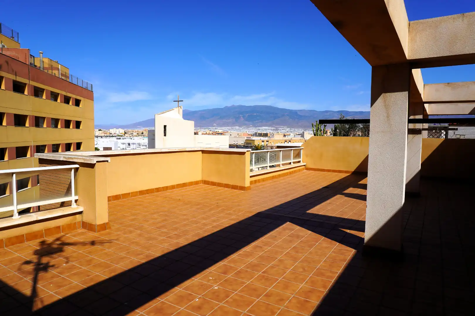 Terrasse von Wohnung zum Verkauf in Roquetas de Mar mit Klimaanlage, Terrasse und Möbliert