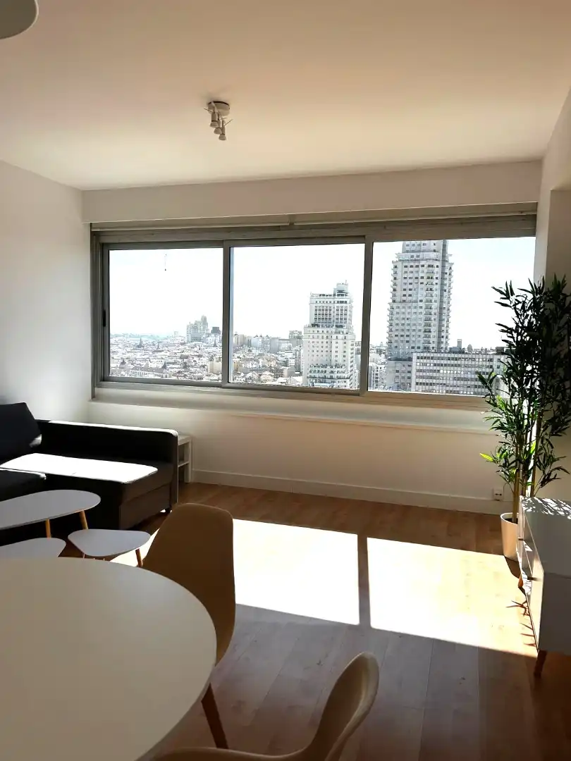 Sala de estar de Apartamento de alquiler en Madrid con Aire acondicionado, Calefacción y Parquet