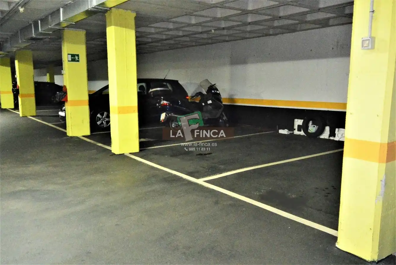 Aparcament de Garatge en venda en Oviedo 