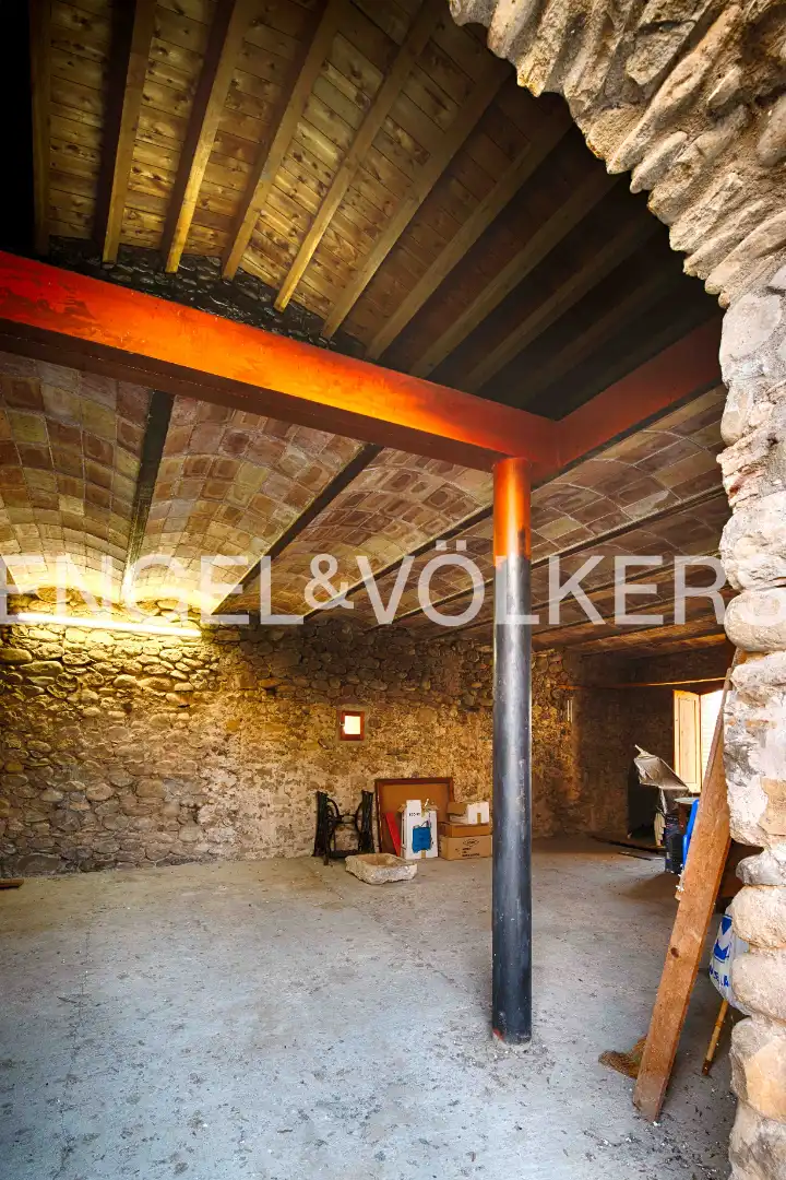 Casa adosada en venta en Cabanelles con Calefacción, Jardín privado y Terraza
