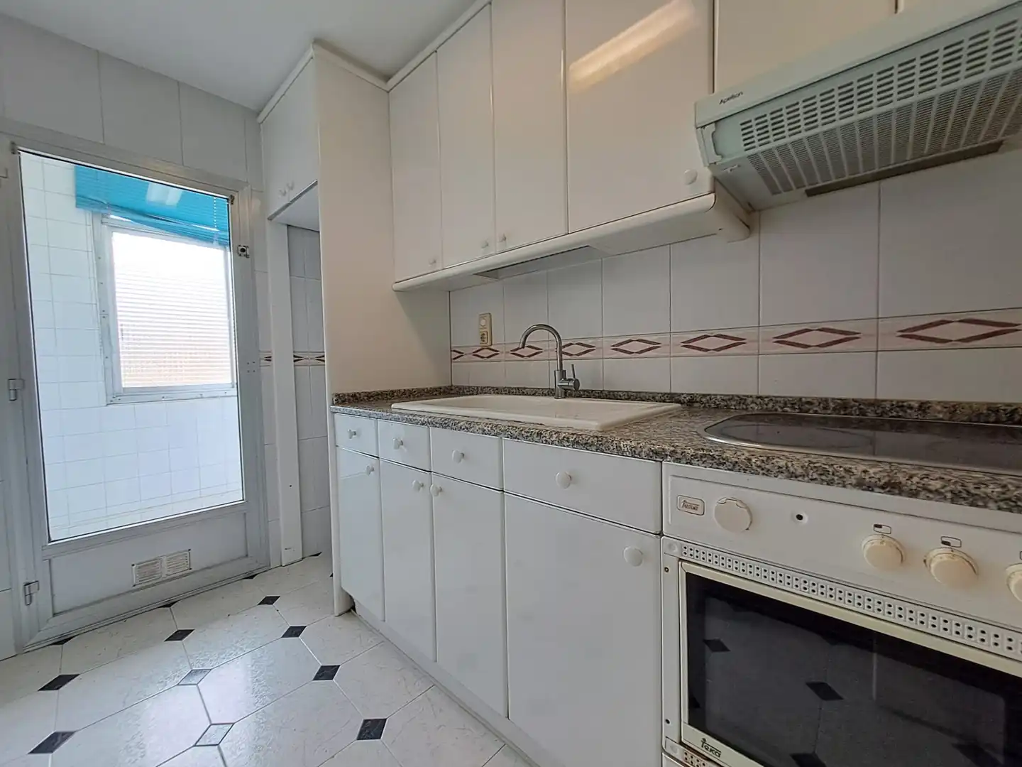 Cocina de Piso en venta en Zaragoza con Calefacción, Terraza y Horno