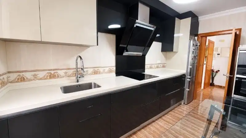 Cuina de Pis de lloguer en Málaga amb Aire condicionat, Calefacció i Terrassa