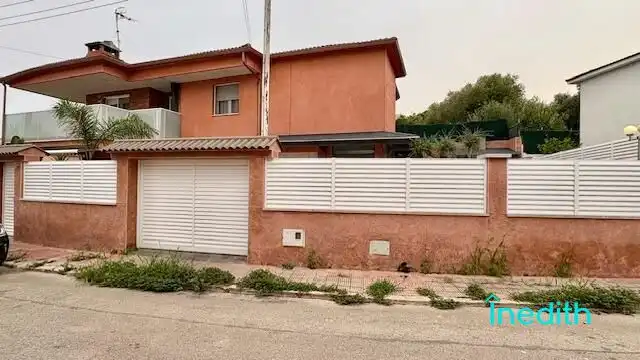 Vista exterior de Casa o xalet en venda en Cunit amb Aire condicionat, Calefacció i Jardí privat
