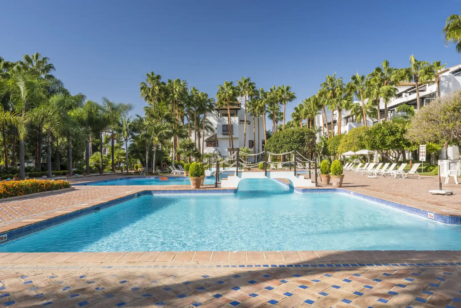 Vista exterior de Ático en venta en Marbella con Aire acondicionado, Terraza y Trastero