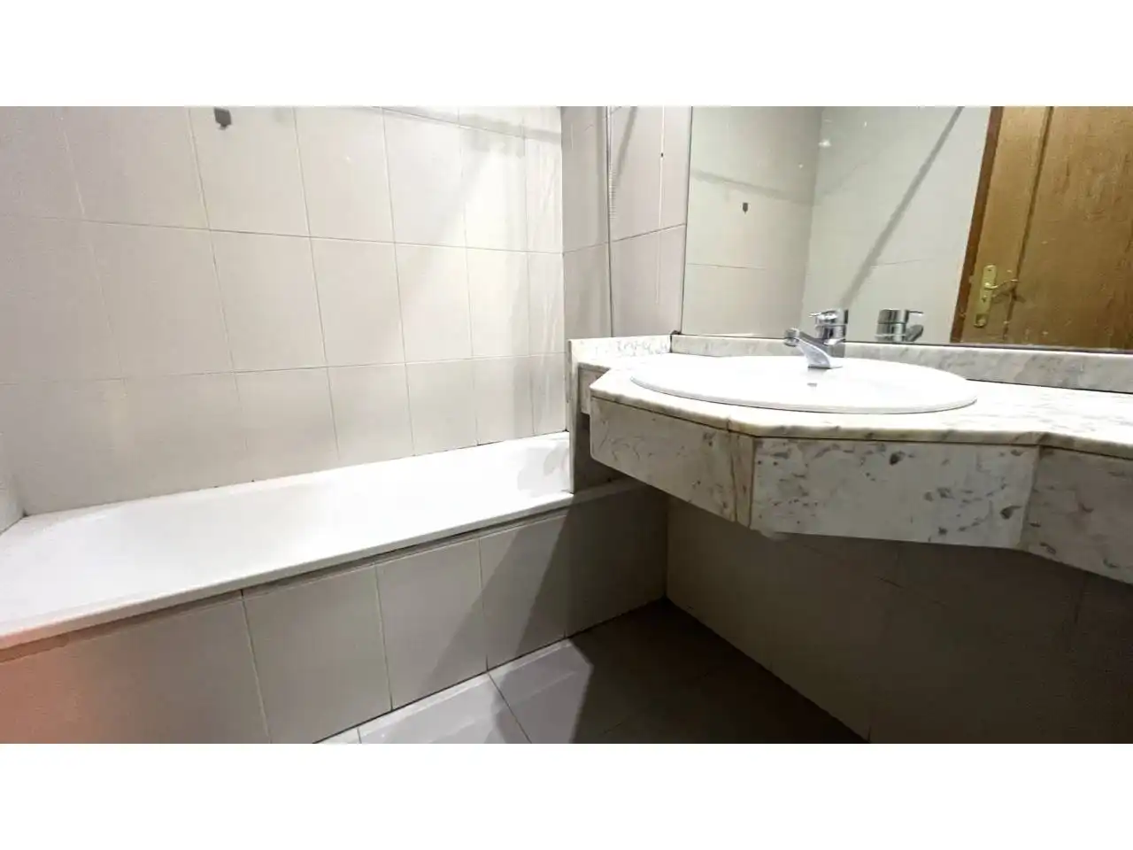 Bathroom of Flat for sale in Figueres  with Heating, Terrace and Community pool