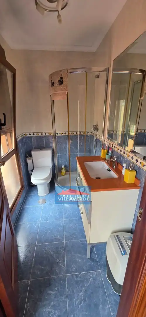 Baño de Casa adosada en venta en Cangas  con Calefacción, Terraza y Trastero